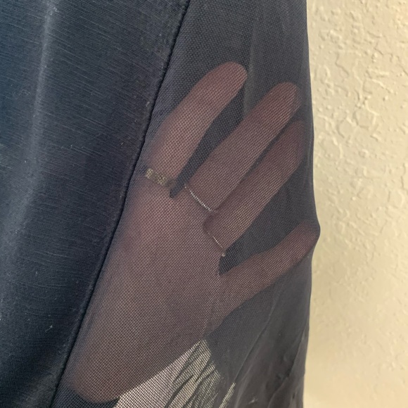 ✨3 for $20✨LF oversized black top with mesh detail - Picture 4 of 4